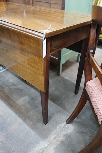 A George III mahogany drop leaf dining table, 120cm extended, width 22cm, height 75cm